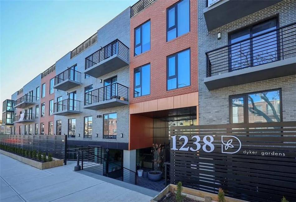 1238 63rd Street, Brooklyn, New York 11219, 2 Bedrooms Bedrooms, ,2 BathroomsBathrooms,Residential,For Sale,63rd,490064