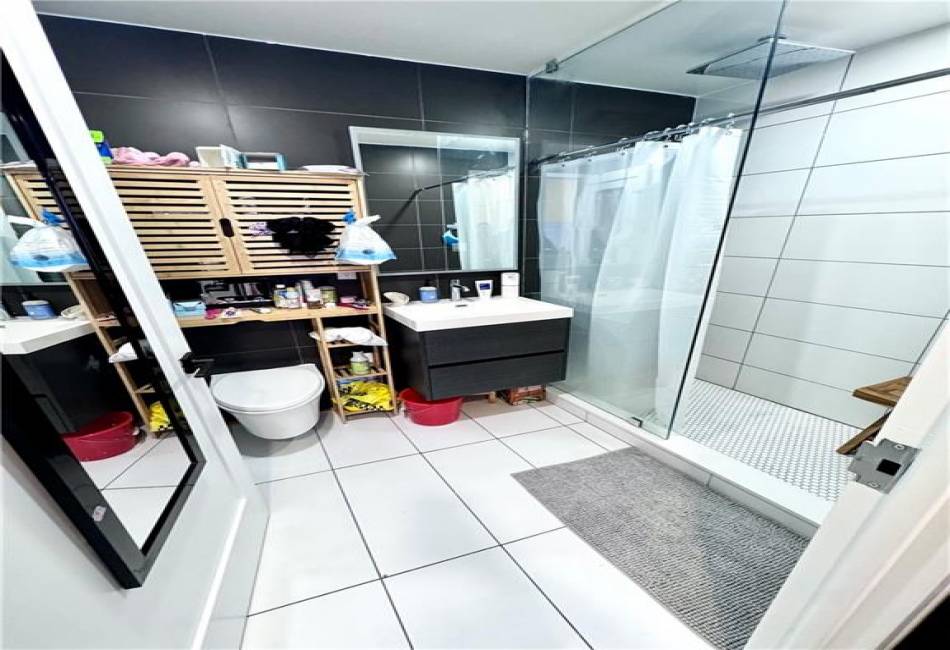 1238 63rd Street, Brooklyn, New York 11219, 2 Bedrooms Bedrooms, ,2 BathroomsBathrooms,Residential,For Sale,63rd,490064
