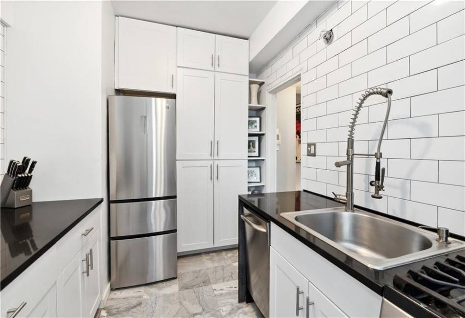 9411 Shore Road, Brooklyn, New York 11209, 2 Bedrooms Bedrooms, ,1 BathroomBathrooms,Residential,For Sale,Shore,489234