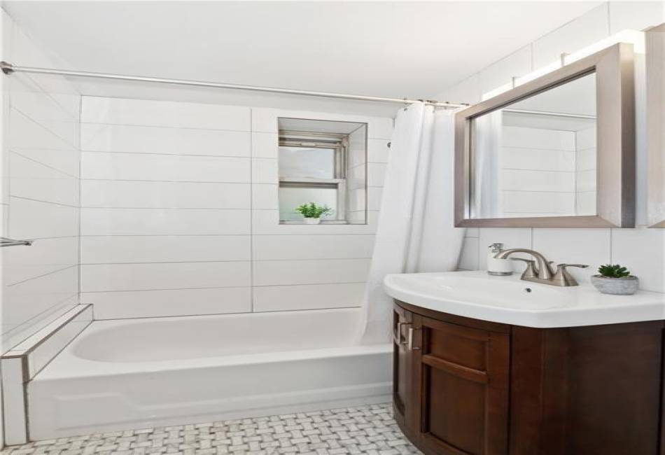 9411 Shore Road, Brooklyn, New York 11209, 2 Bedrooms Bedrooms, ,1 BathroomBathrooms,Residential,For Sale,Shore,489234
