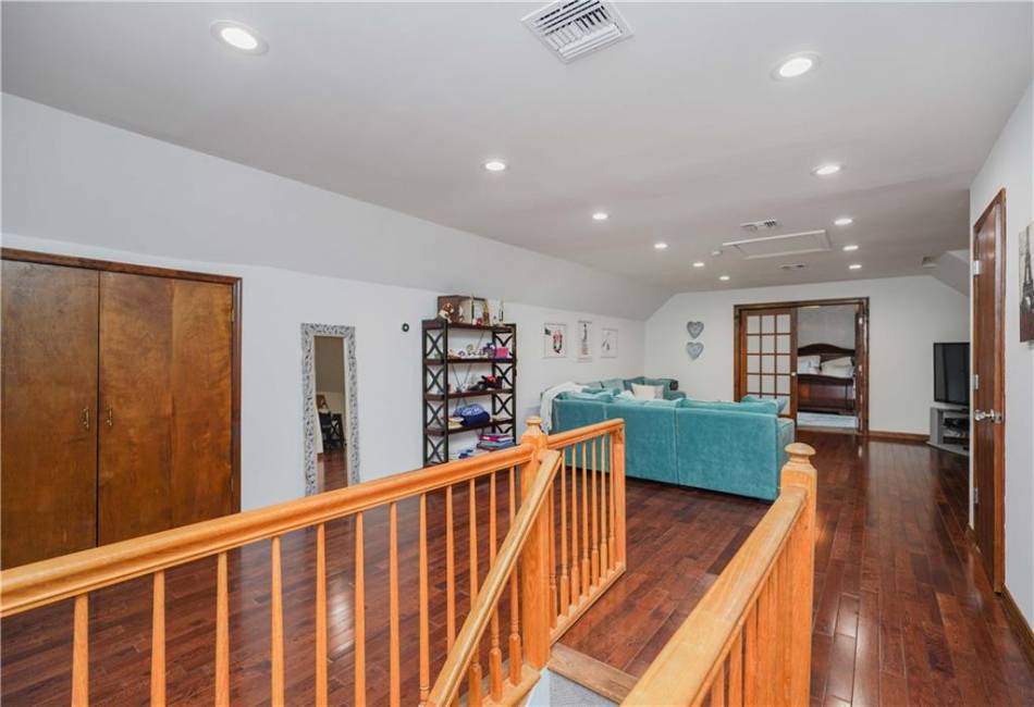 42 Elmhurst Avenue, Staten Island, New York 10301, 5 Bedrooms Bedrooms, ,4 BathroomsBathrooms,Residential,For Sale,Elmhurst,490076