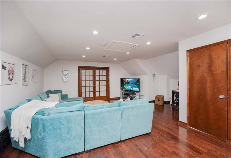 42 Elmhurst Avenue, Staten Island, New York 10301, 5 Bedrooms Bedrooms, ,4 BathroomsBathrooms,Residential,For Sale,Elmhurst,490076