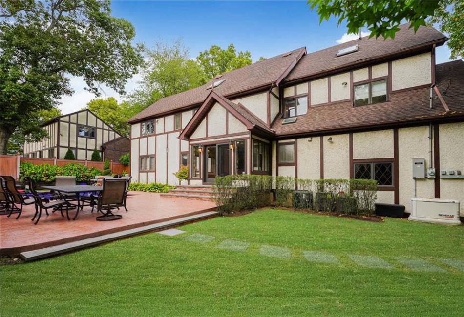 42 Elmhurst Avenue, Staten Island, New York 10301, 5 Bedrooms Bedrooms, ,4 BathroomsBathrooms,Residential,For Sale,Elmhurst,490076