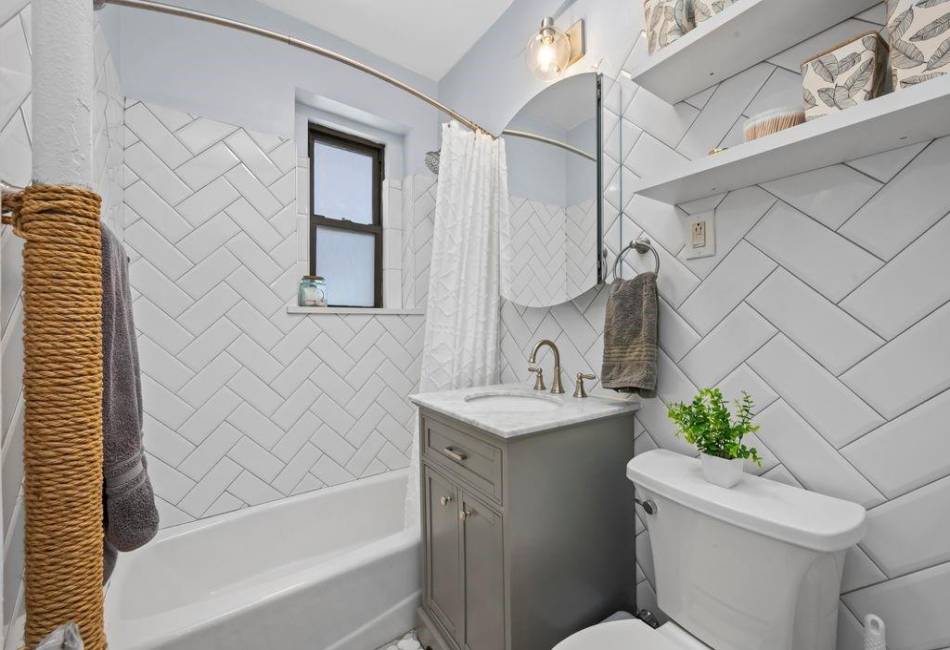 9701 Shore Road, Brooklyn, New York 11209, 2 Bedrooms Bedrooms, ,1 BathroomBathrooms,Residential,For Sale,Shore,489542