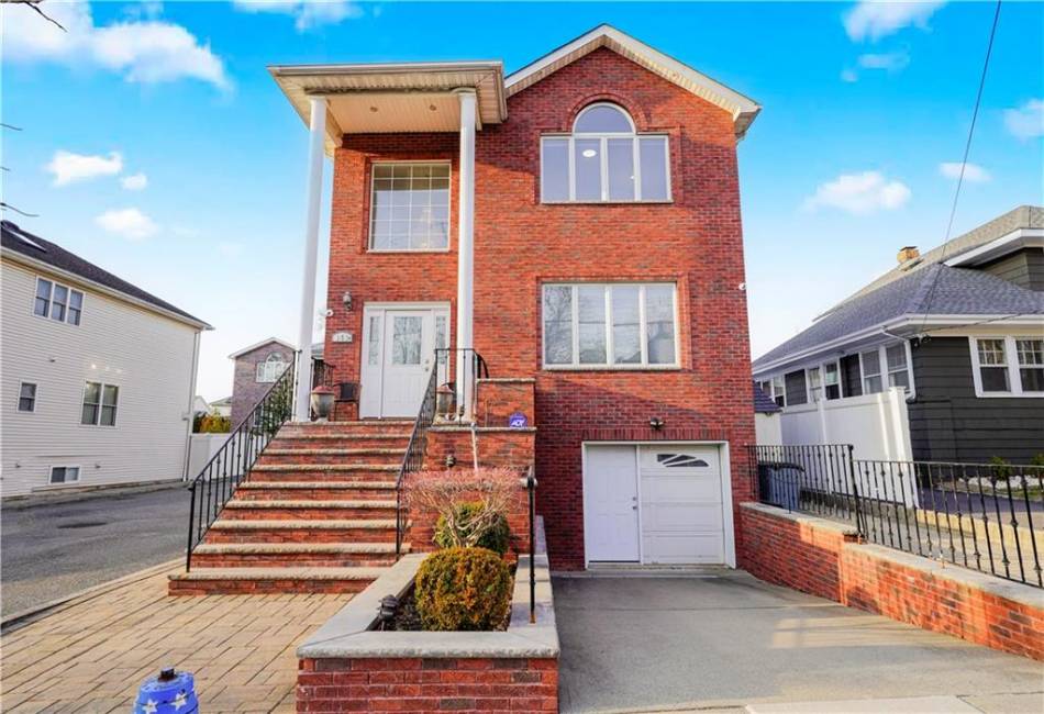 151 Waterbury Avenue, Staten Island, New York 10309, ,5 BathroomsBathrooms,Residential,For Sale,Waterbury,490012