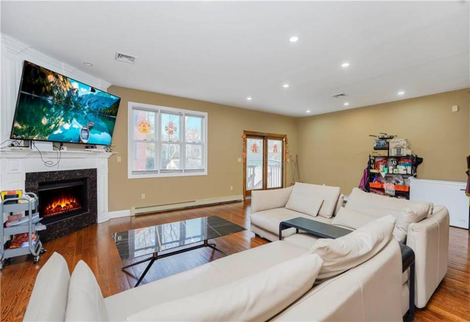 151 Waterbury Avenue, Staten Island, New York 10309, ,5 BathroomsBathrooms,Residential,For Sale,Waterbury,490012