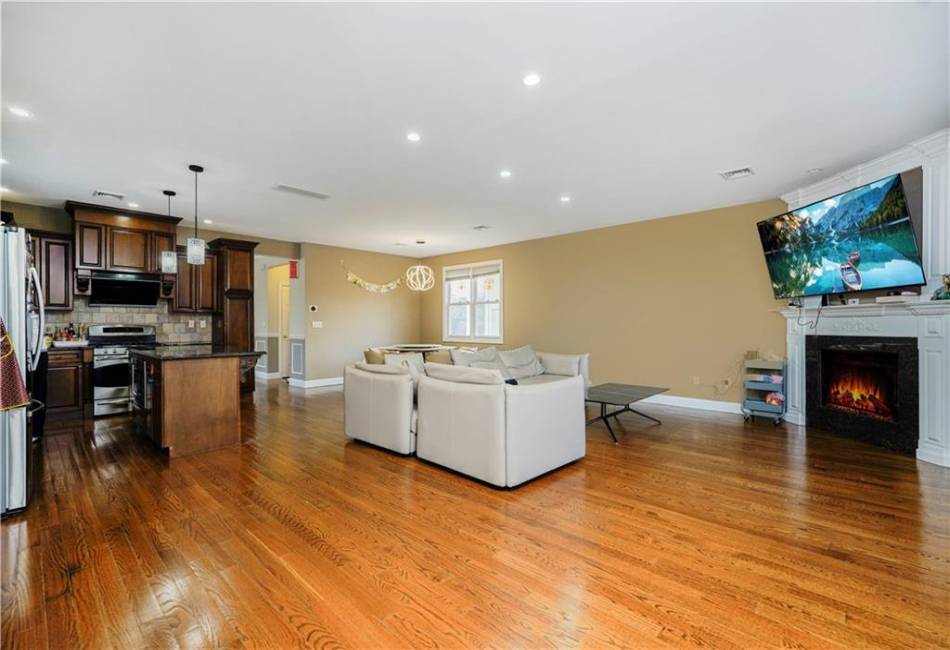 151 Waterbury Avenue, Staten Island, New York 10309, ,5 BathroomsBathrooms,Residential,For Sale,Waterbury,490012