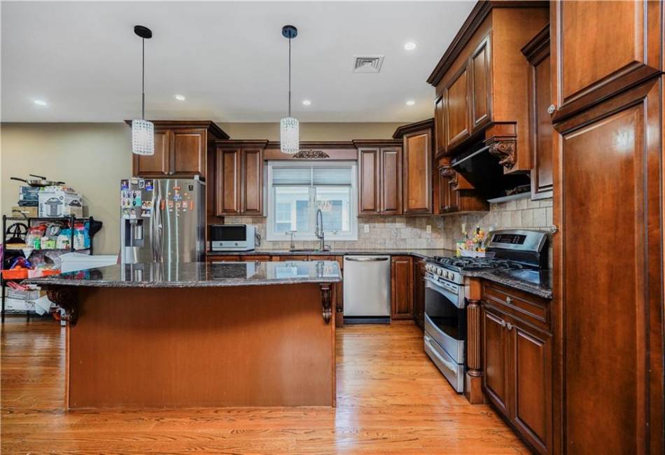 151 Waterbury Avenue, Staten Island, New York 10309, ,5 BathroomsBathrooms,Residential,For Sale,Waterbury,490012