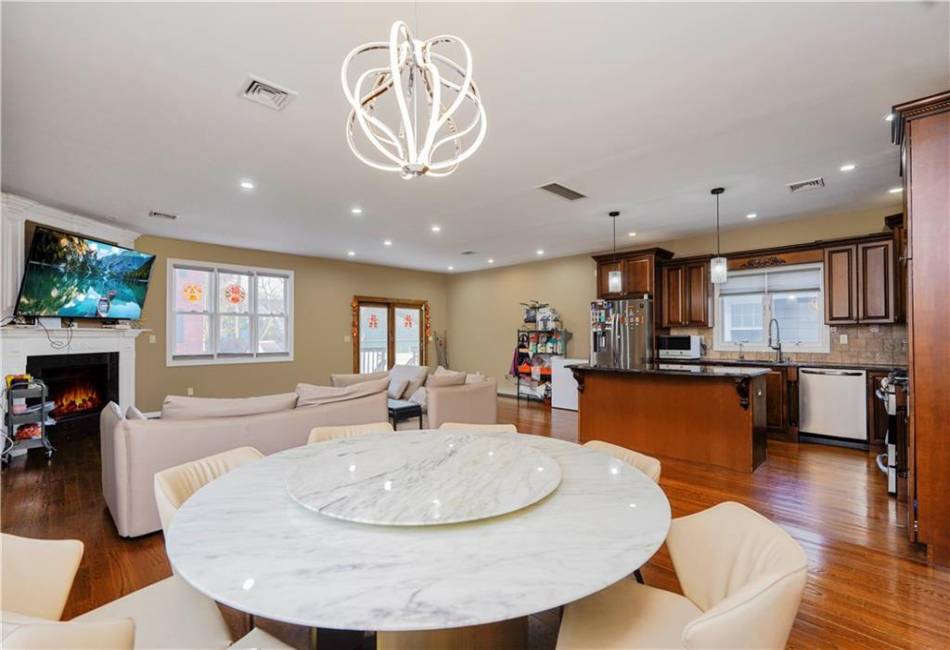 151 Waterbury Avenue, Staten Island, New York 10309, ,5 BathroomsBathrooms,Residential,For Sale,Waterbury,490012
