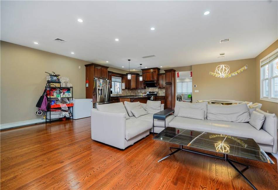 151 Waterbury Avenue, Staten Island, New York 10309, ,5 BathroomsBathrooms,Residential,For Sale,Waterbury,490012