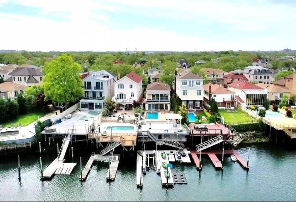 161 Whitman Drive, Brooklyn, New York 11234, 5 Bedrooms Bedrooms, ,4 BathroomsBathrooms,Residential,For Sale,Whitman,490092