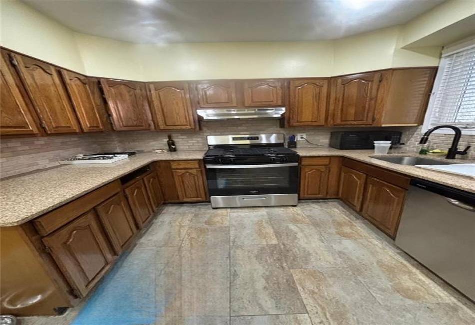 3883 Bedford Avenue, Brooklyn, New York 11229, 3 Bedrooms Bedrooms, ,2 BathroomsBathrooms,Residential,For Sale,Bedford,490095