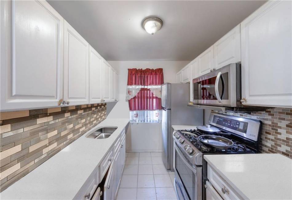 211 Warwick Street, Brooklyn, New York 11207, 5 Bedrooms Bedrooms, ,Residential,For Sale,Warwick,490102