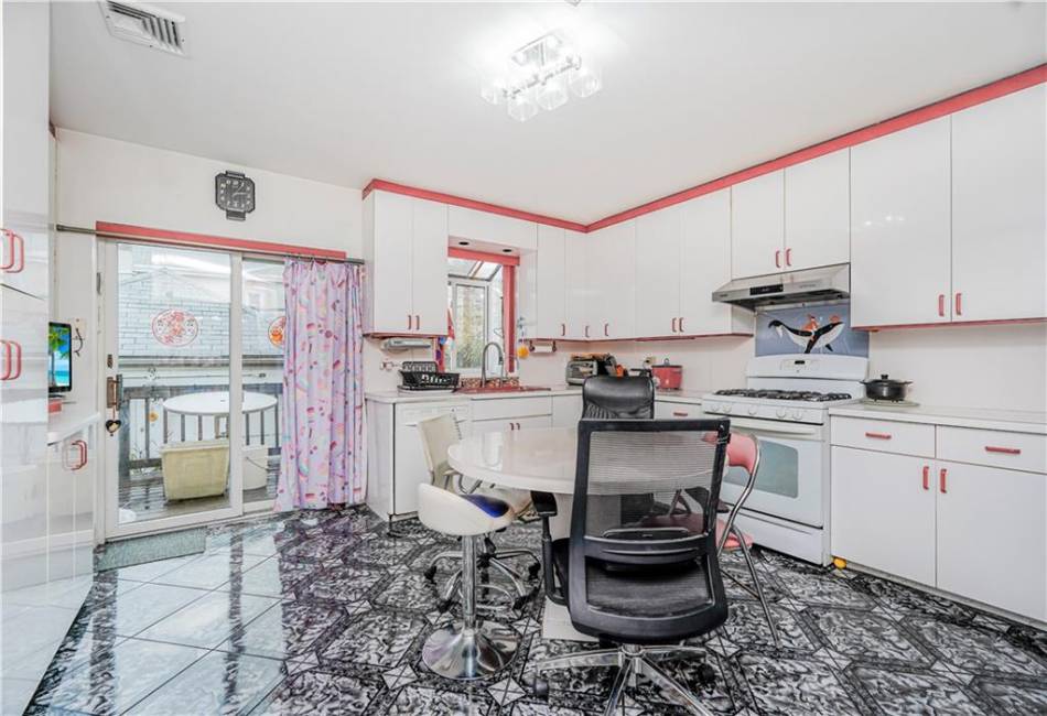 46 Bay 17th Street, Brooklyn, New York 11214, 5 Bedrooms Bedrooms, ,3 BathroomsBathrooms,Residential,For Sale,Bay 17th,490107