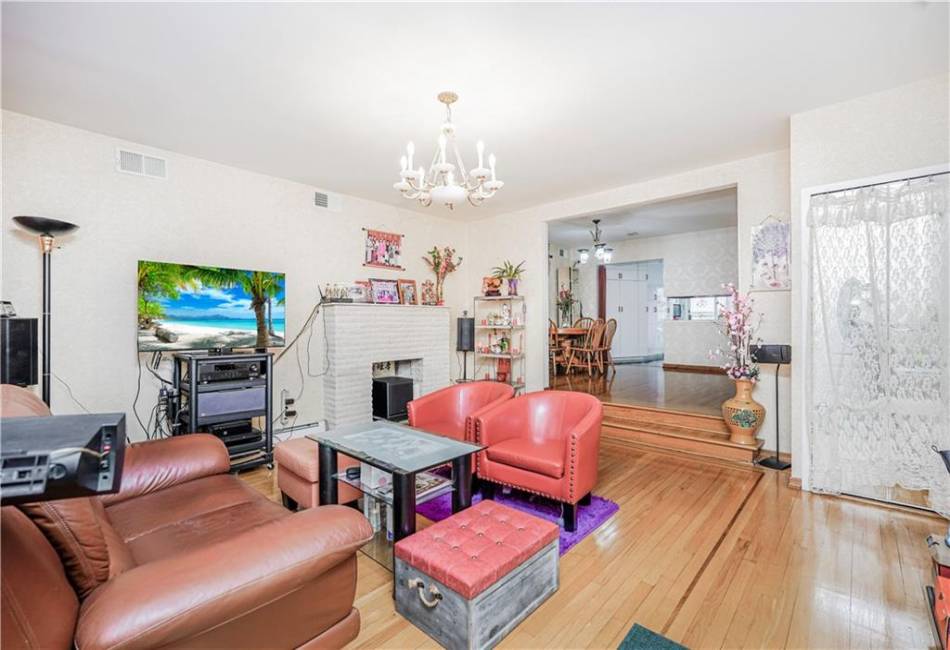 46 Bay 17th Street, Brooklyn, New York 11214, 5 Bedrooms Bedrooms, ,3 BathroomsBathrooms,Residential,For Sale,Bay 17th,490107