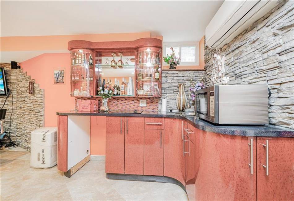 46 Bay 17th Street, Brooklyn, New York 11214, 5 Bedrooms Bedrooms, ,3 BathroomsBathrooms,Residential,For Sale,Bay 17th,490107