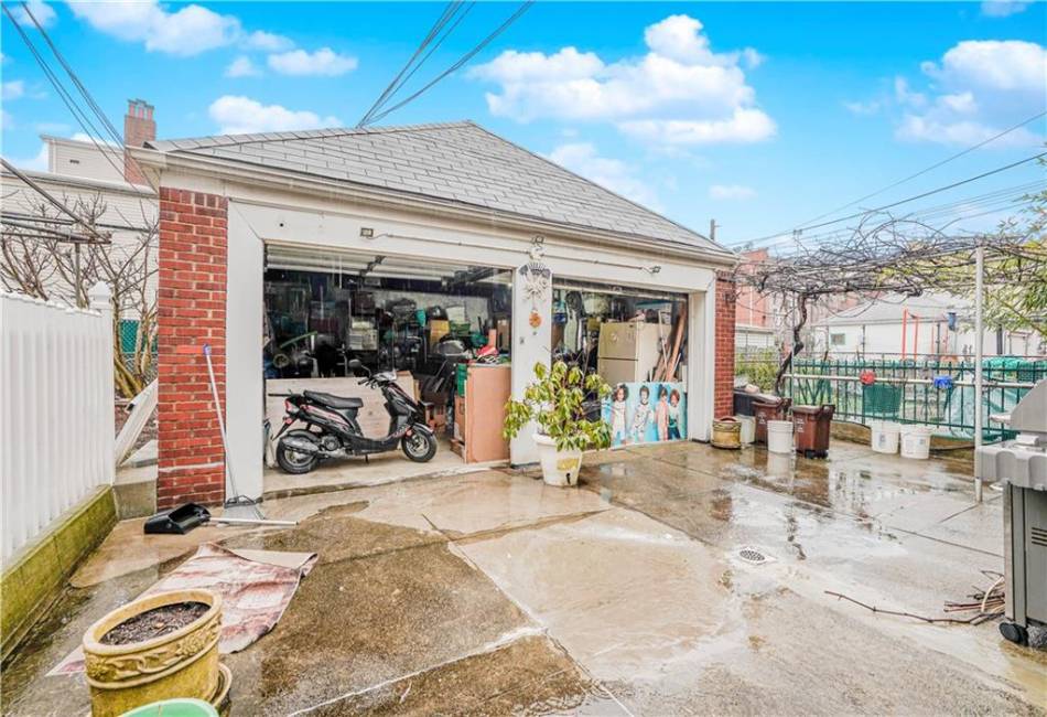 46 Bay 17th Street, Brooklyn, New York 11214, 5 Bedrooms Bedrooms, ,3 BathroomsBathrooms,Residential,For Sale,Bay 17th,490107