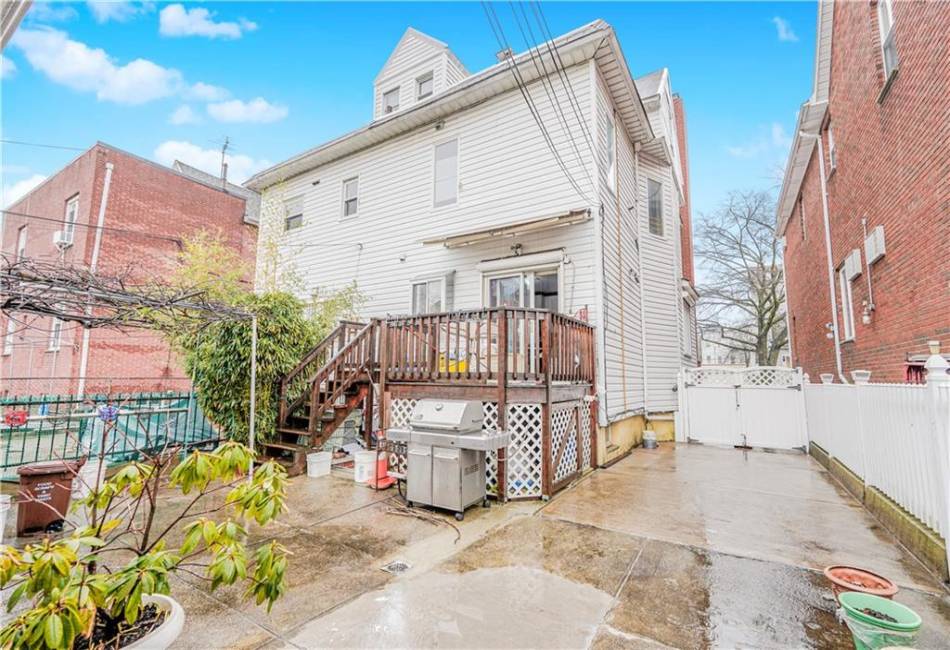 46 Bay 17th Street, Brooklyn, New York 11214, 5 Bedrooms Bedrooms, ,3 BathroomsBathrooms,Residential,For Sale,Bay 17th,490107