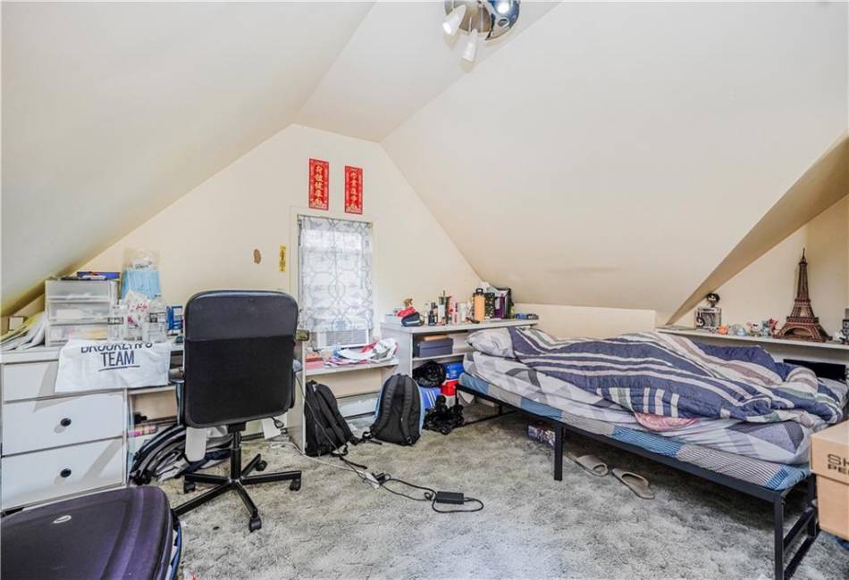 46 Bay 17th Street, Brooklyn, New York 11214, 5 Bedrooms Bedrooms, ,3 BathroomsBathrooms,Residential,For Sale,Bay 17th,490107