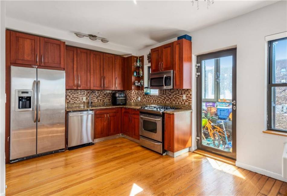 134 West End Avenue, Brooklyn, New York 11235, 2 Bedrooms Bedrooms, ,2 BathroomsBathrooms,Residential,For Sale,West End,490112