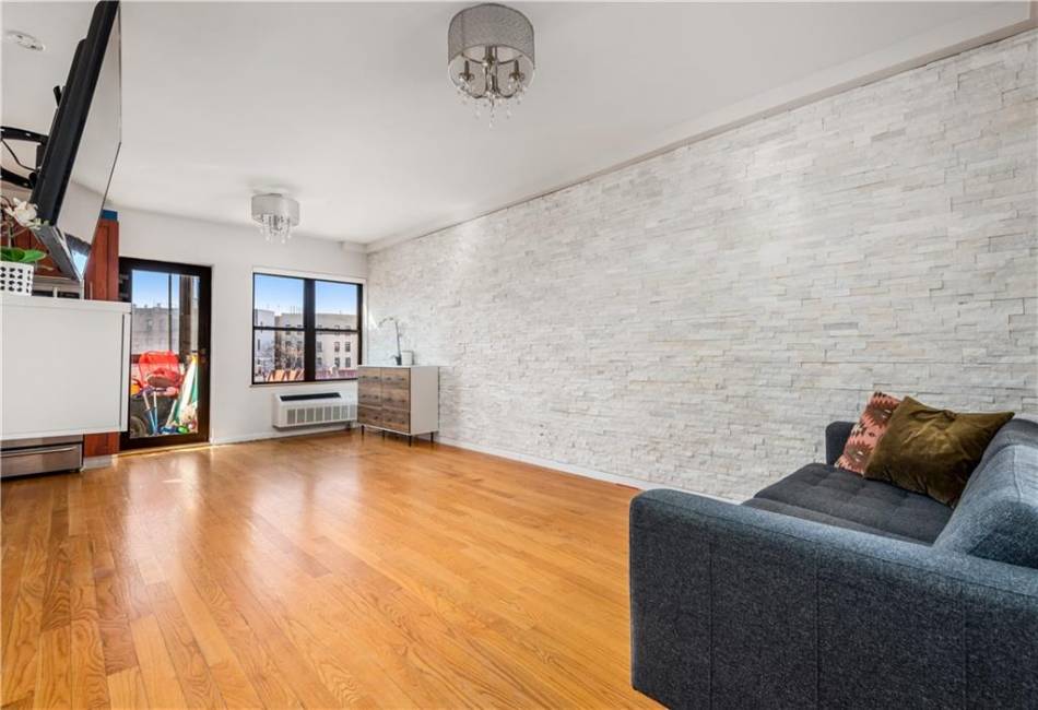 134 West End Avenue, Brooklyn, New York 11235, 2 Bedrooms Bedrooms, ,2 BathroomsBathrooms,Residential,For Sale,West End,490112