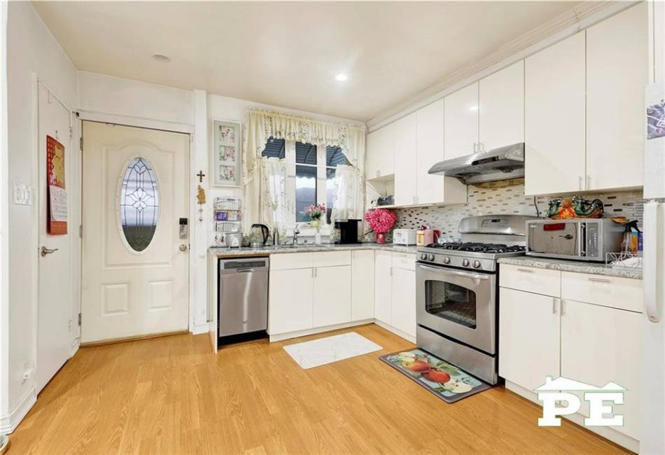 1554 58th Street, Brooklyn, New York 11234, 1 Bedroom Bedrooms, ,1 BathroomBathrooms,Residential,For Sale,58th,489974