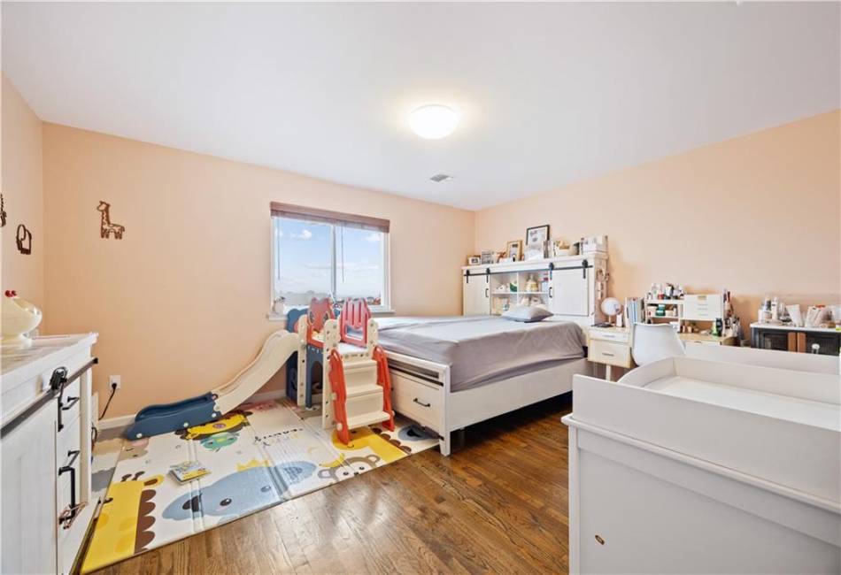 41 Burgundy Loop, Staten Island, New York 10304, 3 Bedrooms Bedrooms, ,3 BathroomsBathrooms,Residential,For Sale,Burgundy,490121