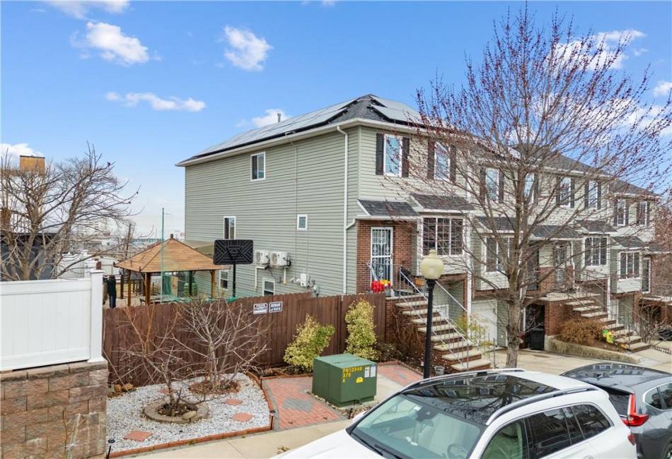 41 Burgundy Loop, Staten Island, New York 10304, 3 Bedrooms Bedrooms, ,3 BathroomsBathrooms,Residential,For Sale,Burgundy,490121