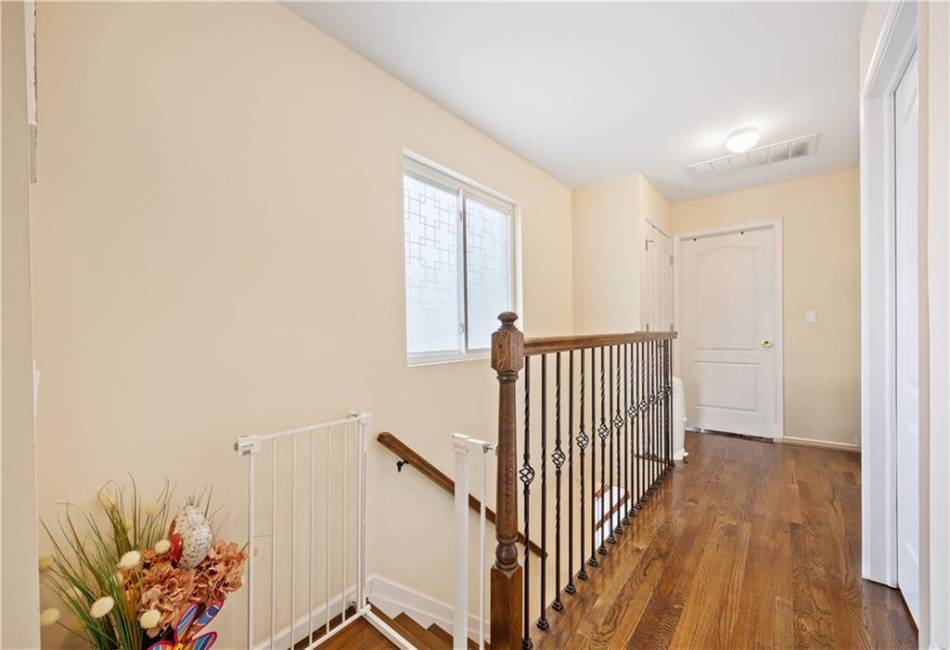 41 Burgundy Loop, Staten Island, New York 10304, 3 Bedrooms Bedrooms, ,3 BathroomsBathrooms,Residential,For Sale,Burgundy,490121