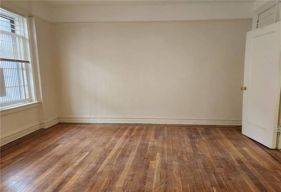 590 Parkside Avenue, Brooklyn, New York 11226, 1 Bedroom Bedrooms, ,1 BathroomBathrooms,Residential,For Sale,Parkside,490077