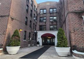 590 Parkside Avenue, Brooklyn, New York 11226, 1 Bedroom Bedrooms, ,1 BathroomBathrooms,Residential,For Sale,Parkside,490077