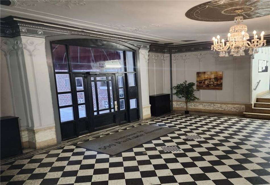 590 Parkside Avenue, Brooklyn, New York 11226, 1 Bedroom Bedrooms, ,1 BathroomBathrooms,Residential,For Sale,Parkside,490077