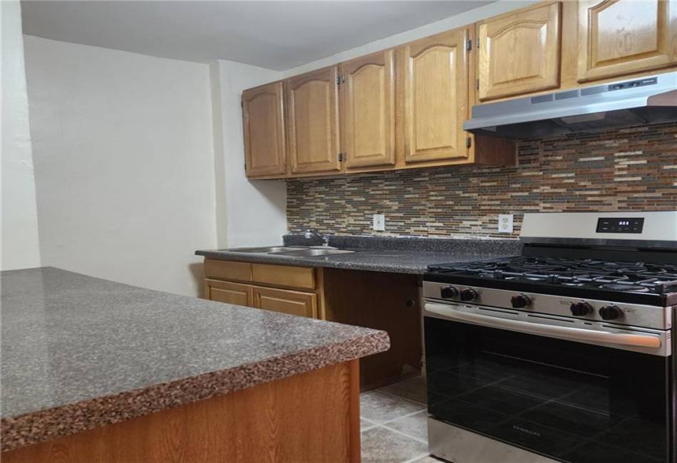 590 Parkside Avenue, Brooklyn, New York 11226, 1 Bedroom Bedrooms, ,1 BathroomBathrooms,Residential,For Sale,Parkside,490077