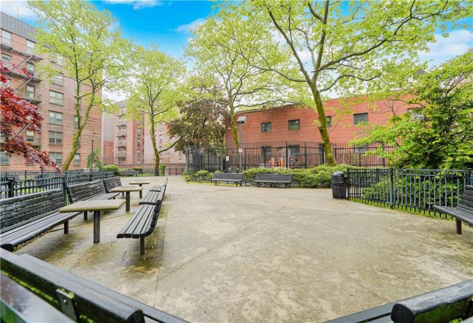 2286 Brigham Street, Brooklyn, New York 11229, 2 Bedrooms Bedrooms, ,1 BathroomBathrooms,Residential,For Sale,Brigham,490098