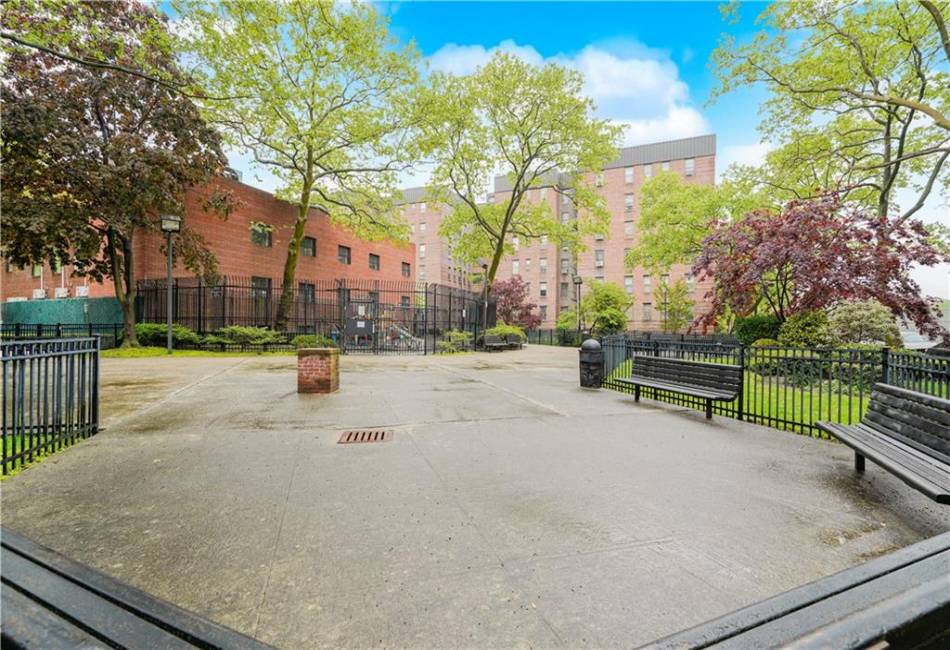 2286 Brigham Street, Brooklyn, New York 11229, 2 Bedrooms Bedrooms, ,1 BathroomBathrooms,Residential,For Sale,Brigham,490098