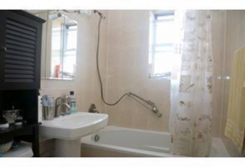 2286 Brigham Street, Brooklyn, New York 11229, 2 Bedrooms Bedrooms, ,1 BathroomBathrooms,Residential,For Sale,Brigham,490098