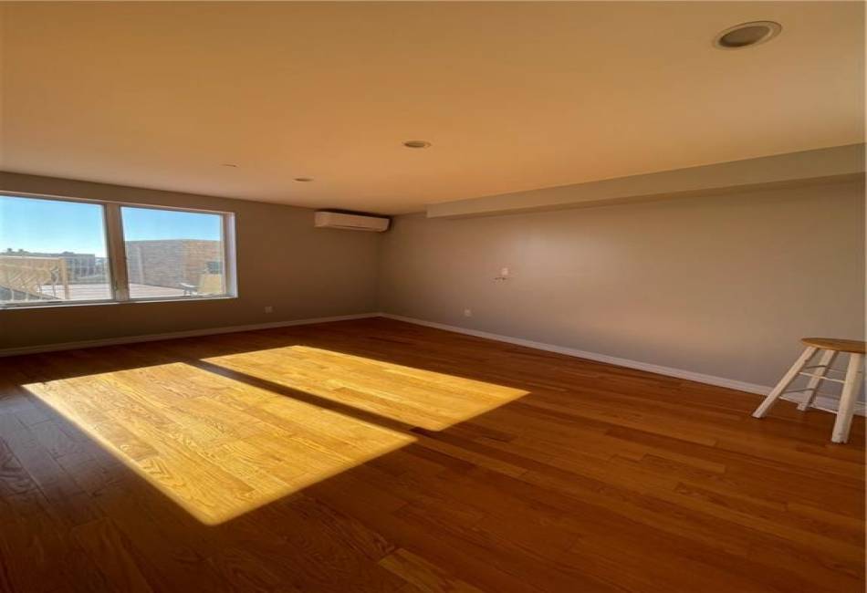 63 Brighton 2nd Place, Brooklyn, New York 11235, 3 Bedrooms Bedrooms, ,3 BathroomsBathrooms,Residential,For Sale,Brighton 2nd,490133