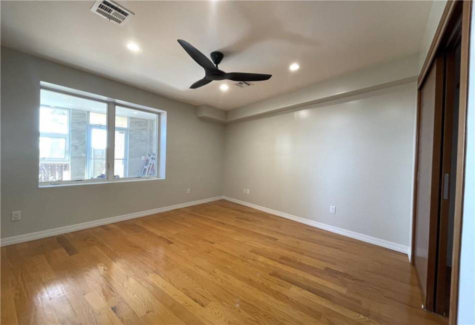 63 Brighton 2nd Place, Brooklyn, New York 11235, 3 Bedrooms Bedrooms, ,3 BathroomsBathrooms,Residential,For Sale,Brighton 2nd,490133