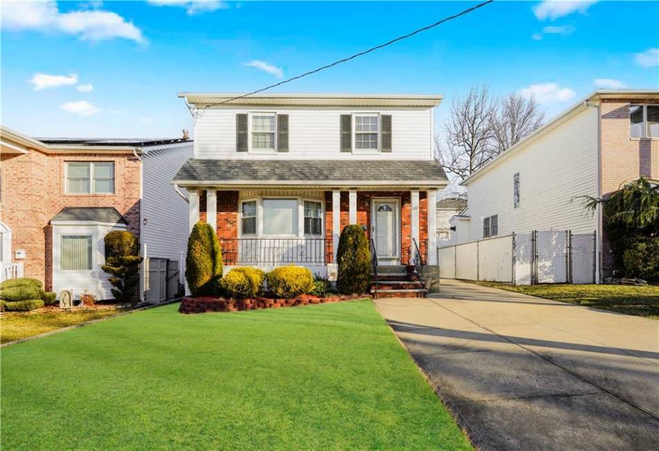 537 Ionia Avenue, Staten Island, New York 10312, 3 Bedrooms Bedrooms, ,3 BathroomsBathrooms,Residential,For Sale,Ionia,490135