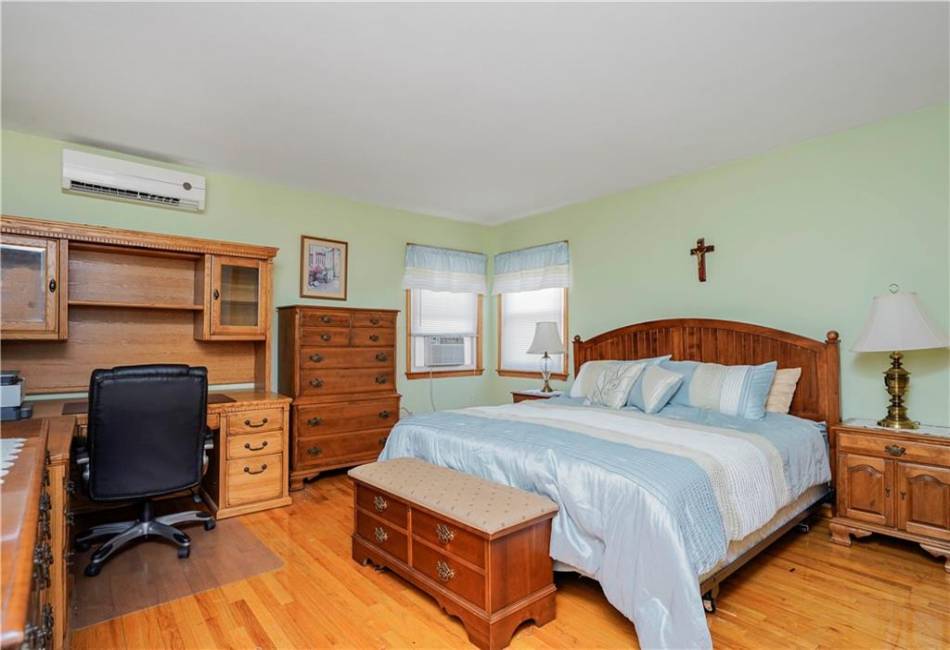 537 Ionia Avenue, Staten Island, New York 10312, 3 Bedrooms Bedrooms, ,3 BathroomsBathrooms,Residential,For Sale,Ionia,490135