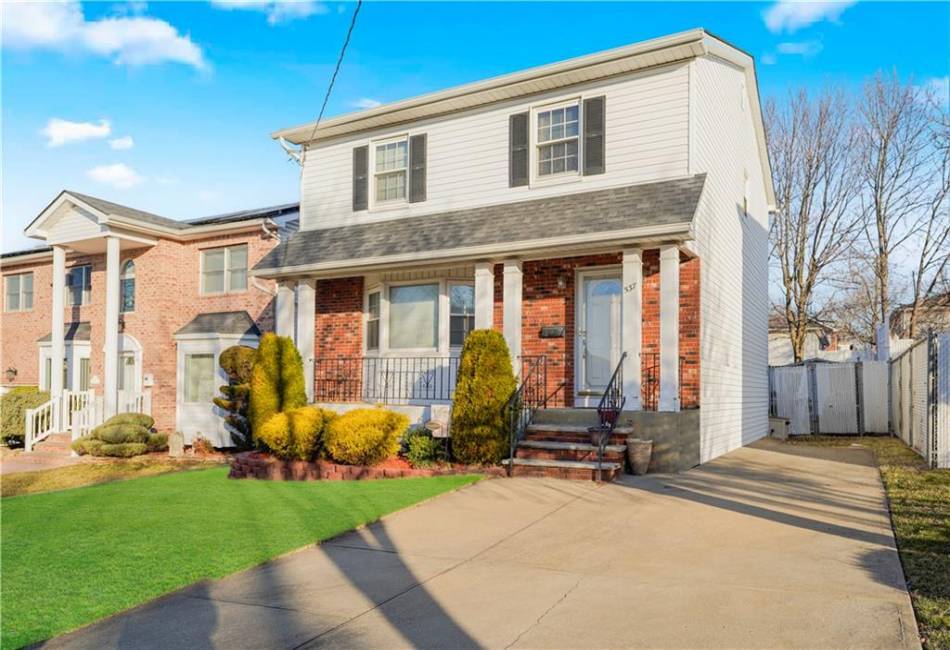 537 Ionia Avenue, Staten Island, New York 10312, 3 Bedrooms Bedrooms, ,3 BathroomsBathrooms,Residential,For Sale,Ionia,490135