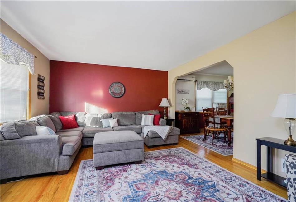 537 Ionia Avenue, Staten Island, New York 10312, 3 Bedrooms Bedrooms, ,3 BathroomsBathrooms,Residential,For Sale,Ionia,490135