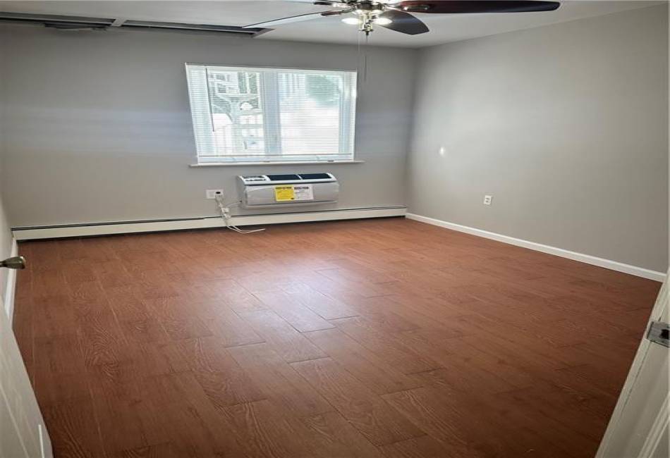 167 Beach 95th Street, Far Rockaway, New York 11694, 2 Bedrooms Bedrooms, ,1 BathroomBathrooms,Rental,For Sale,Beach 95th,490143