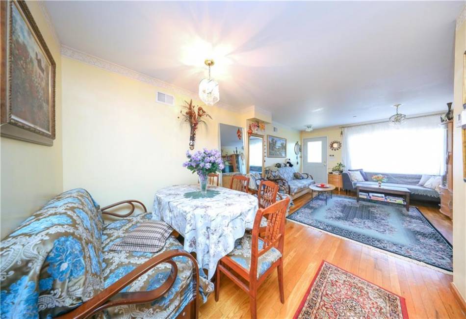 78 Townsend Avenue, Staten Island, New York 10304, 3 Bedrooms Bedrooms, ,3 BathroomsBathrooms,Residential,For Sale,Townsend,490162