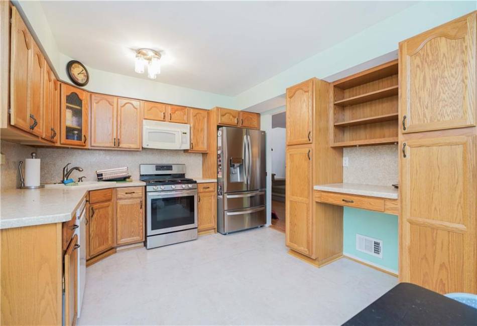 78 McDivitt Avenue, New York, New York 10314, 2 Bedrooms Bedrooms, ,2 BathroomsBathrooms,Residential,For Sale,McDivitt,485788