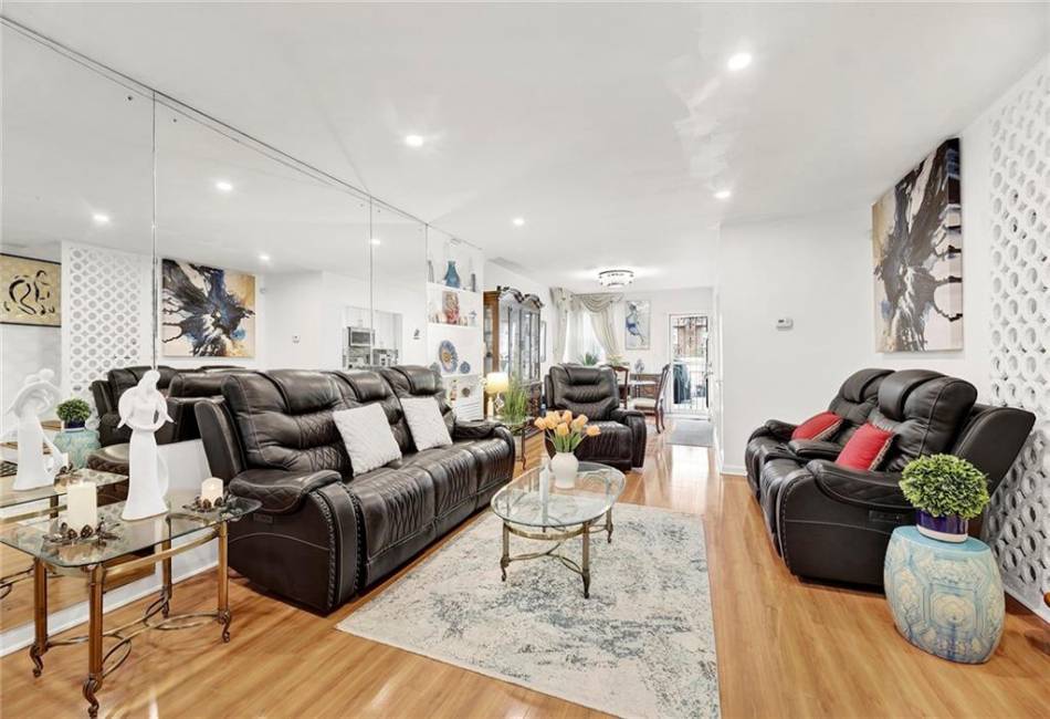 4231 Monticello Avenue, Bronx, New York 10466, 3 Bedrooms Bedrooms, ,2 BathroomsBathrooms,Residential,For Sale,Monticello,489969