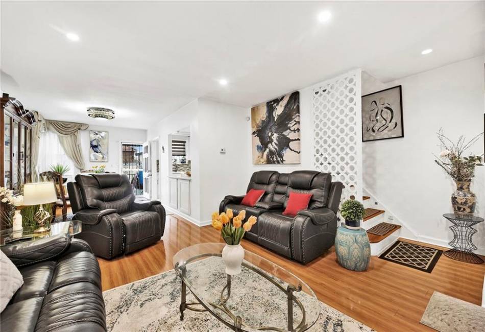 4231 Monticello Avenue, Bronx, New York 10466, 3 Bedrooms Bedrooms, ,2 BathroomsBathrooms,Residential,For Sale,Monticello,489969