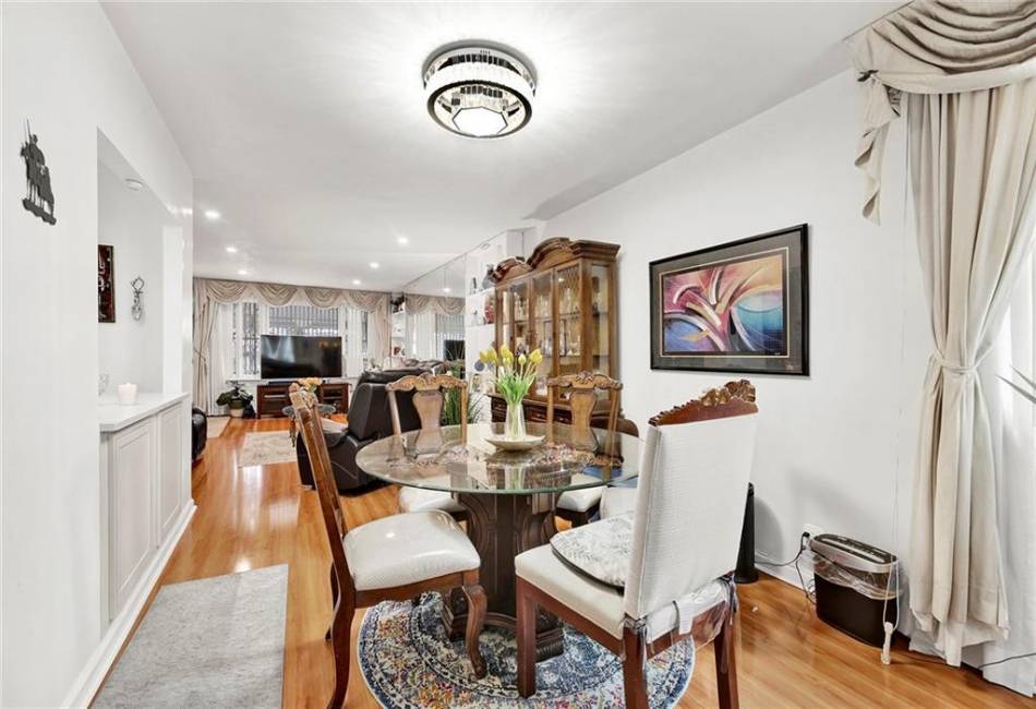 4231 Monticello Avenue, Bronx, New York 10466, 3 Bedrooms Bedrooms, ,2 BathroomsBathrooms,Residential,For Sale,Monticello,489969