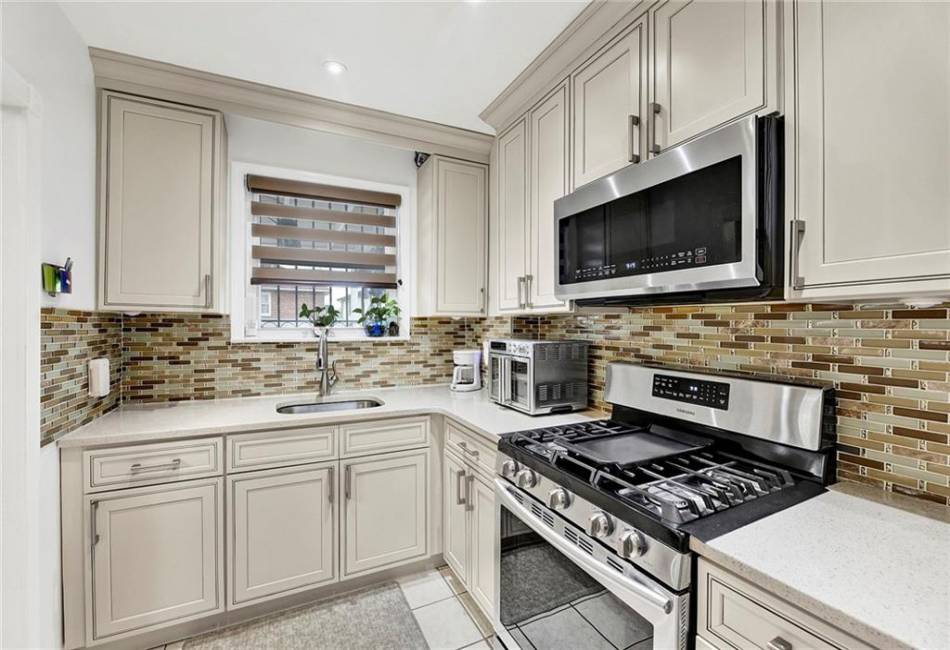 4231 Monticello Avenue, Bronx, New York 10466, 3 Bedrooms Bedrooms, ,2 BathroomsBathrooms,Residential,For Sale,Monticello,489969
