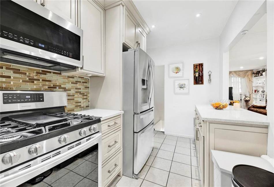 4231 Monticello Avenue, Bronx, New York 10466, 3 Bedrooms Bedrooms, ,2 BathroomsBathrooms,Residential,For Sale,Monticello,489969